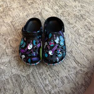 CROCS Black and Purple Graphic Clogs